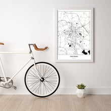 Lade das Bild in den Galerie-Viewer, Halle (Saale) Light Poster - Minimal - Vorschau in einem hellen Zimmer mit Fahrrad an Wand angelehnt

