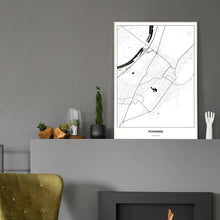 Lade das Bild in den Galerie-Viewer, Hohenems Light Poster - Minimal - Vorschau in einem eleganten Zimmer mit Kamin und grauer Wandfarbe
