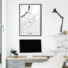 Lade das Bild in den Galerie-Viewer, Hohenems Light Poster - Minimal - Vorschau über Schreibtisch vor einer weißen Wand
