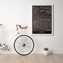 Lade das Bild in den Galerie-Viewer, Kitzbüheler Alpen Dark Poster - Minimal - Vorschau in einem hellen Zimmer mit Fahrrad an Wand angelehnt
