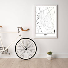 Lade das Bild in den Galerie-Viewer, Leibnitz Light Poster - Minimal - Vorschau in einem hellen Zimmer mit Fahrrad an Wand angelehnt
