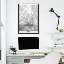 Lade das Bild in den Galerie-Viewer, Lhotse Light Poster - Minimal - Vorschau über Schreibtisch vor einer weißen Wand
