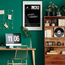 Lade das Bild in den Galerie-Viewer, Los Angeles International Airport (Flughafen LAX / KLAX) Dark Poster - Minimal - Vorschau über Schreibtisch in einem Zimmer mit grüner Wand und Holzmöbel
