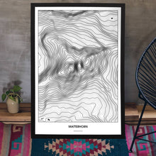 Lade das Bild in den Galerie-Viewer, Matterhorn Light Poster - Minimal - Vorschau aufgestellt auf Boden an grauer Wand angelehnt
