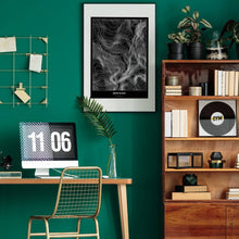 Lade das Bild in den Galerie-Viewer, Mont Blanc Dark Poster - Minimal - Vorschau über Schreibtisch in einem Zimmer mit grüner Wand und Holzmöbel
