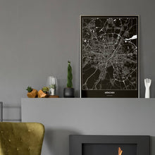 Lade das Bild in den Galerie-Viewer, München Dark Poster - Minimal - Vorschau in einem eleganten Zimmer mit Kamin und grauer Wandfarbe

