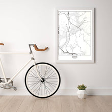 Lade das Bild in den Galerie-Viewer, Rankweil Light Poster - Minimal - Vorschau in einem hellen Zimmer mit Fahrrad an Wand angelehnt
