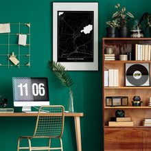 Lade das Bild in den Galerie-Viewer, Seekirchen am Wallersee Dark Poster - Minimal - Vorschau über Schreibtisch in einem Zimmer mit grüner Wand und Holzmöbel
