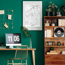 Lade das Bild in den Galerie-Viewer, Solingen Light Poster - Minimal - Vorschau über Schreibtisch in einem Zimmer mit grüner Wand und Holzmöbel
