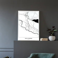 Lade das Bild in den Galerie-Viewer, Spittal an der Drau Light Poster - Minimal - Vorschau in einem eleganten Zimmer mit Sessel und grauer Wand
