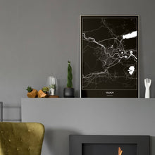 Lade das Bild in den Galerie-Viewer, Villach Dark Poster - Minimal - Vorschau in einem eleganten Zimmer mit Kamin und grauer Wandfarbe
