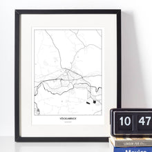 Lade das Bild in den Galerie-Viewer, Vöcklabruck Light Poster - Minimal - Vorschau vor weißer Wand zusammen mit Dekoartikeln
