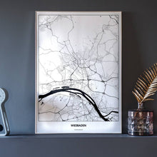 Lade das Bild in den Galerie-Viewer, Wiesbaden Light Poster - Minimal - Vorschau neben Dekoartikeln vor dunkelgrauer Wand
