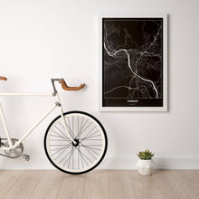 Lade das Bild in den Galerie-Viewer, Würzburg Dark Poster - Minimal - Vorschau in einem hellen Zimmer mit Fahrrad an Wand angelehnt
