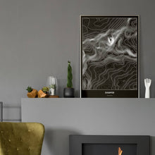 Lade das Bild in den Galerie-Viewer, Zugspitze Dark Poster - Minimal - Vorschau in einem eleganten Zimmer mit Kamin und grauer Wandfarbe
