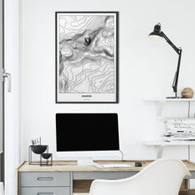 Lade das Bild in den Galerie-Viewer, Zugspitze Light Poster - Minimal - Vorschau über Schreibtisch vor einer weißen Wand
